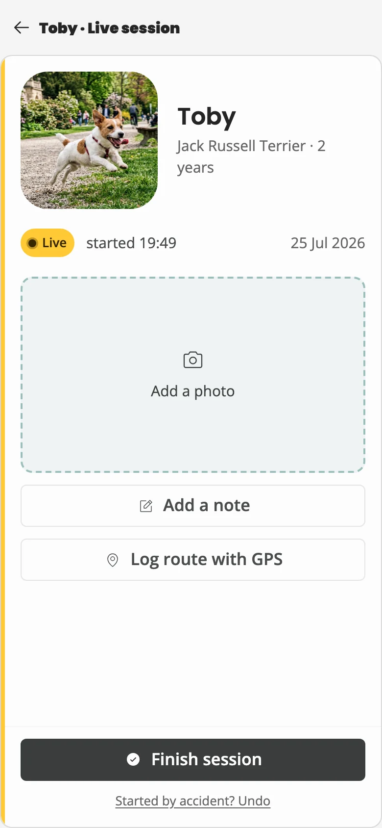 A live training session in progress: the dog's card with a Live badge and buttons to add a photo, add a note, or log the route with GPS